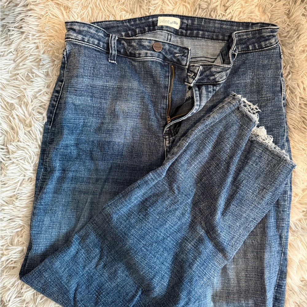 High Rise Blue Jeans with Frayed Hem